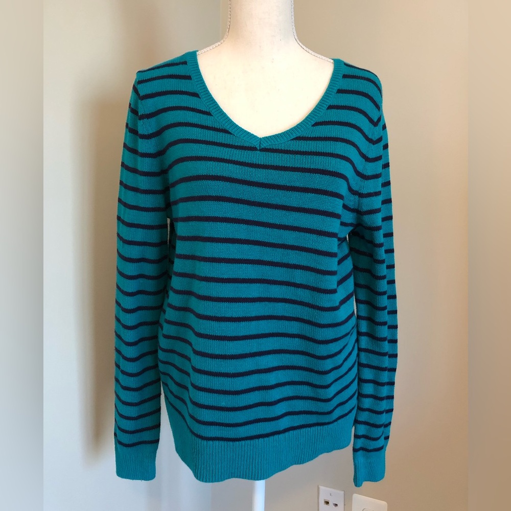 Lands End, Women Medium V Neck Sweater, Final Price/Discounted Shipping